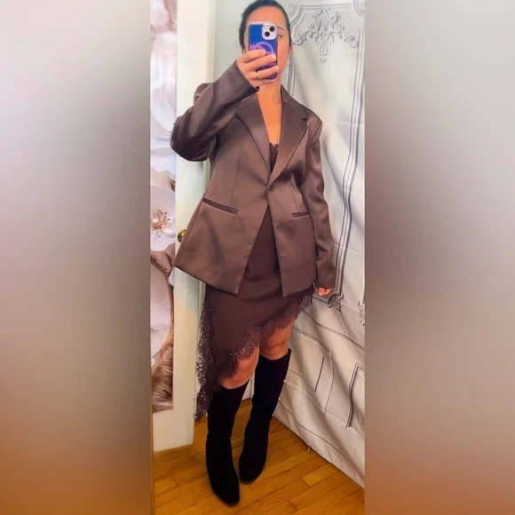 NWT ZARA VIRAL SATIN EFFECT BLAZER XS and L
🚨 My prices are firm, no discount - Picture 6 of 17